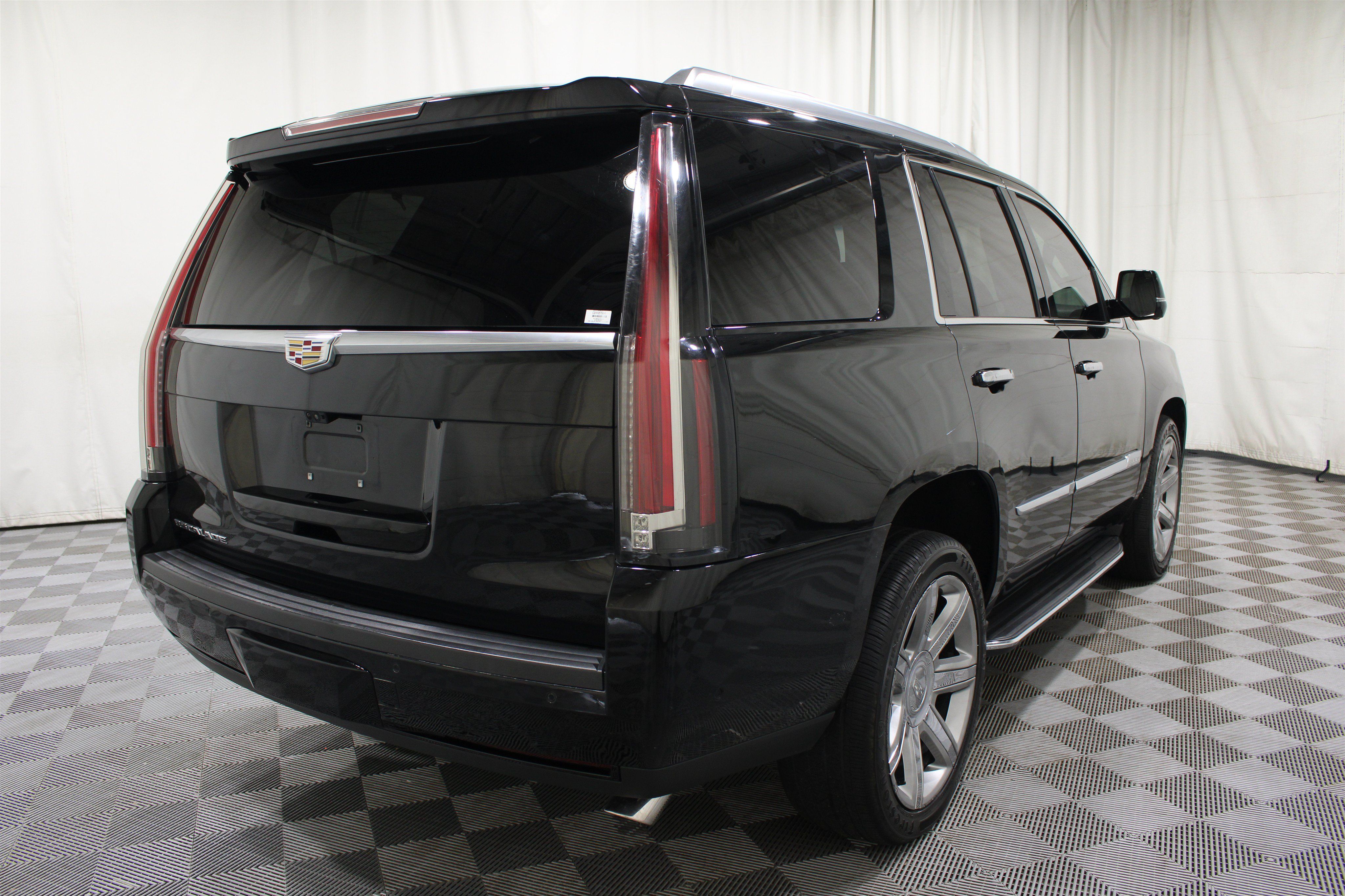 Used 2018 Cadillac Escalade Luxury AWD/4WD image 31