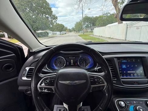 Used 2017 Chrysler 200 Limited Platinum image 9