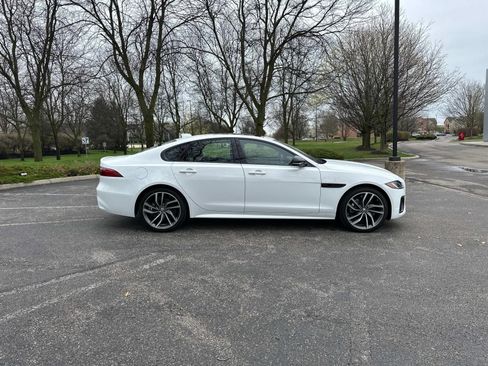 Used 2024 Jaguar XF R-Dynamic SE AWD/4WD image 4