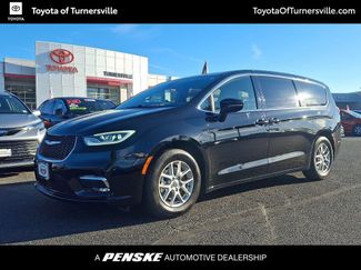 Used 2025 Chrysler Pacifica Select FWD video 1