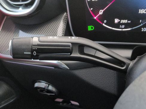 Used 2025 Mercedes-Benz GLC 300 4MATIC image 27