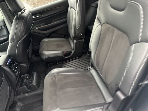 Used 2023 Jeep Grand Cherokee L Altitude image 13