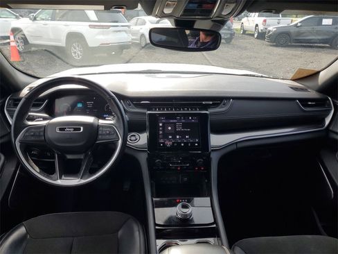 Used 2022 Jeep Grand Cherokee L Laredo image 27