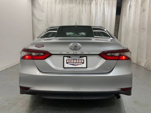 Used 2022 Toyota Camry LE FWD image 6