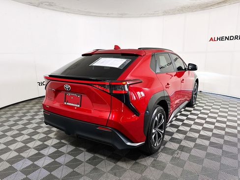 Used 2025 Toyota bZ4X FWD image 3