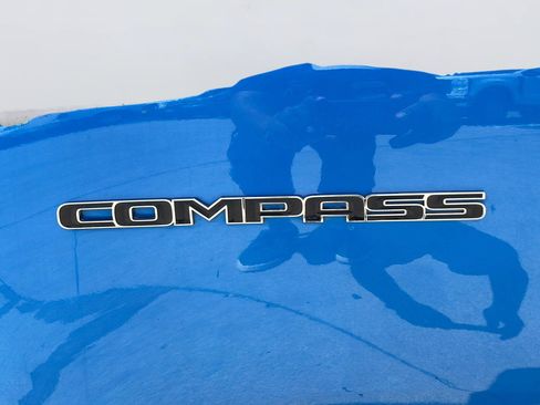 Used 2024 Jeep Compass Latitude AWD/4WD image 11