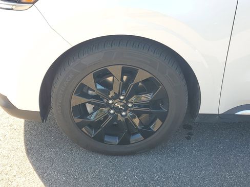 Used 2022 Kia Carnival SX Prestige image 41