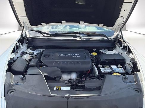 Used 2018 Jeep Cherokee Latitude Plus w/ Cold Weather Group FWD image 31