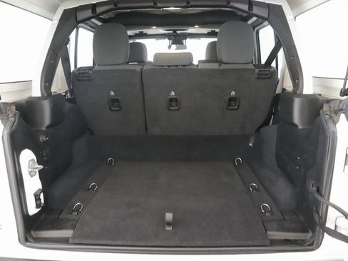 Used 2024 Jeep Wrangler Unlimited image 25