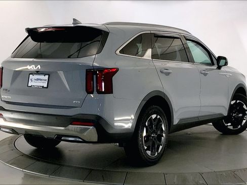 Used 2025 Kia Sorento S AWD/4WD image 12