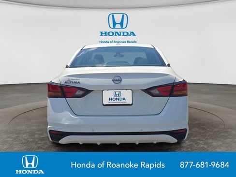 Used 2025 Nissan Altima 2.5 SV FWD image 4