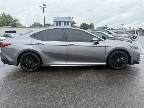 Used 2025 Toyota Camry SE w/ Convenience Package FWD image 8