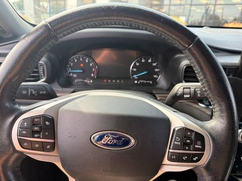 Used 2021 Ford Explorer Limited w/ Equipment Group 301A AWD/4WD image 22