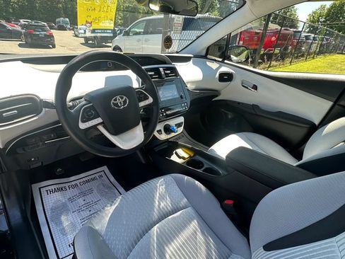 Used 2018 Toyota Prius Two w/ Prius Two Safety Plus Package FWD image 17