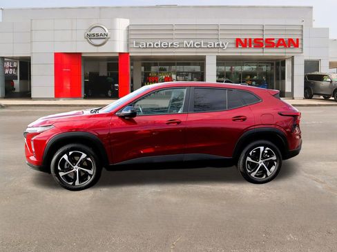 Used 2025 Chevrolet Trax RS w/ Sunroof Package image 6