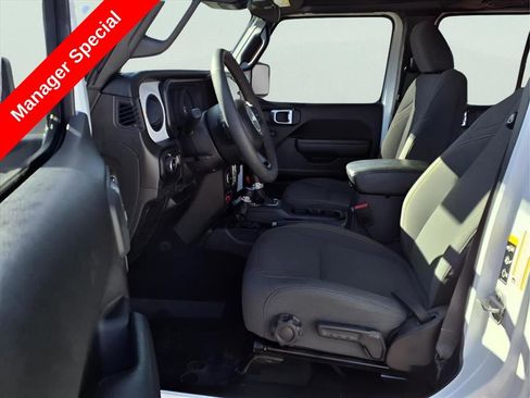 Used 2024 Jeep Wrangler Unlimited Sport AWD/4WD image 9