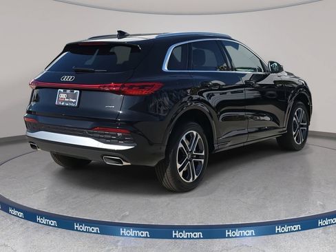 Certified 2025 Audi Q5 Premium w/ Convenience Package AWD/4WD image 3