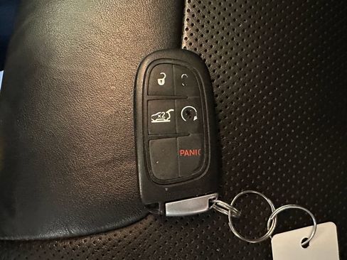 Used 2021 Jeep Cherokee Latitude Lux w/ Sun & Sound Group AWD/4WD image 17