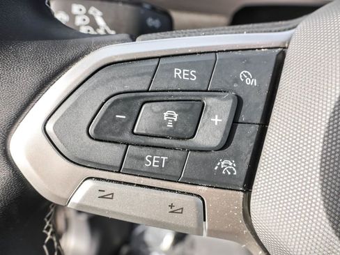 Certified 2024 Volkswagen Tiguan SE image 20