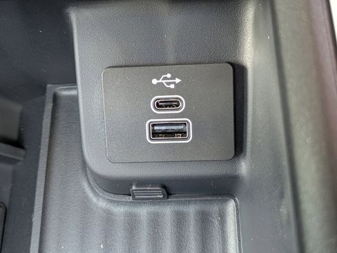 New 2025 Ford Expedition Active image 16