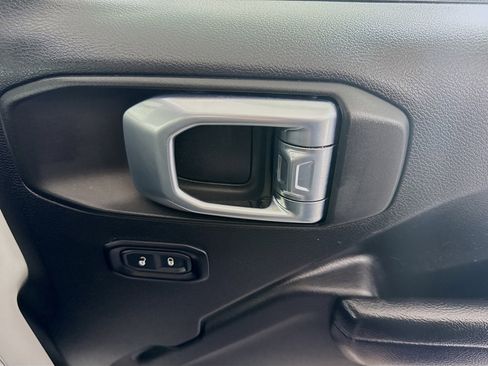 Used 2021 Jeep Gladiator Sport image 31