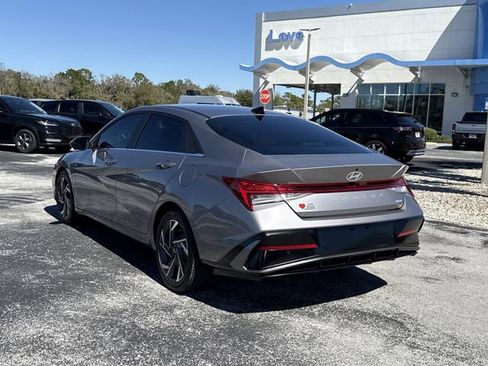 Used 2024 Hyundai Elantra Limited image 8