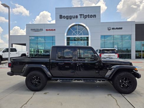 Used 2022 Jeep Gladiator Sport AWD/4WD image 2