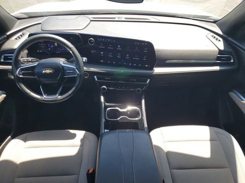 Used 2025 Chevrolet Traverse LT FWD image 15