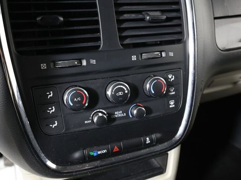 Used 2017 Dodge Grand Caravan SE FWD image 34
