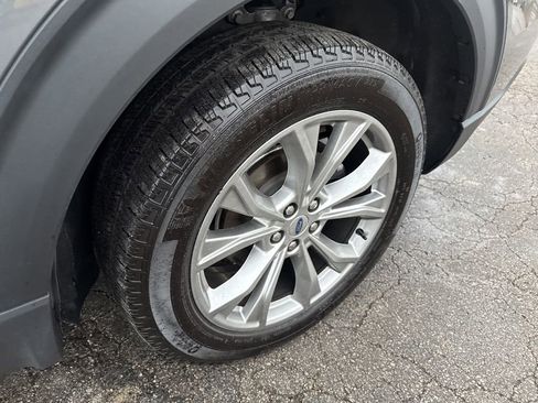 Used 2022 Ford Explorer XLT w/ Equipment Group 202A image 26