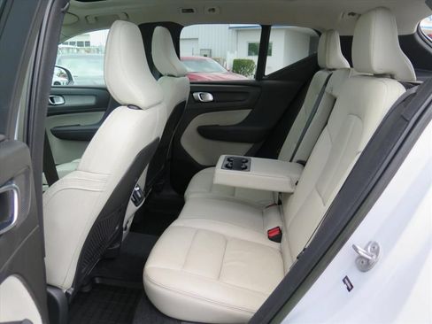 Used 2022 Volvo XC40 T5 Inscription w/ Advanced Package AWD/4WD image 16