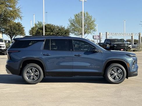 New 2026 Chevrolet Traverse LT image 3