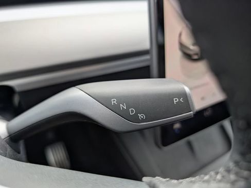 Used 2023 Tesla Model Y Long Range AWD/4WD image 23