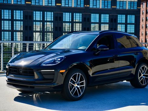 Used 2026 Porsche Macan image 1