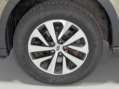 Used 2022 Subaru Outback Premium image 3