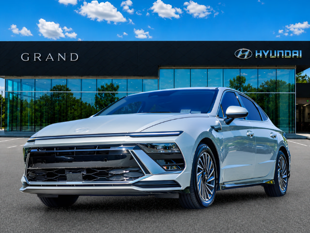 Certified 2025 Hyundai Sonata SEL FWD image 2