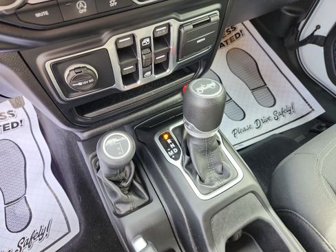 Used 2019 Jeep Wrangler Unlimited Sport S image 34