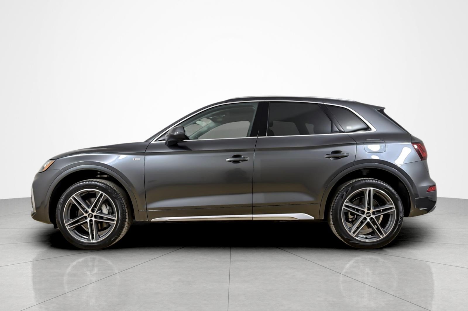 Used 2023 Audi Q5 e Premium Plus w/ Premium Plus Package AWD/4WD image 2