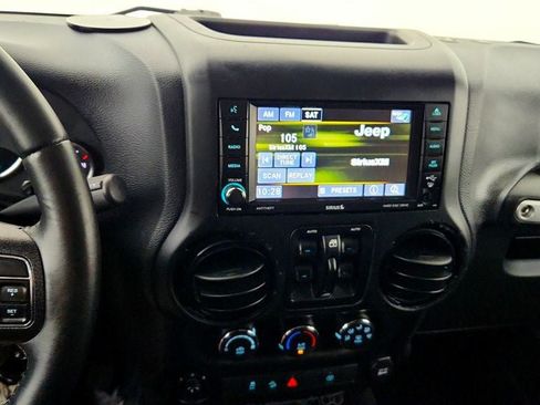 Used 2015 Jeep Wrangler Unlimited Sahara w/ Connectivity Group AWD/4WD image 16