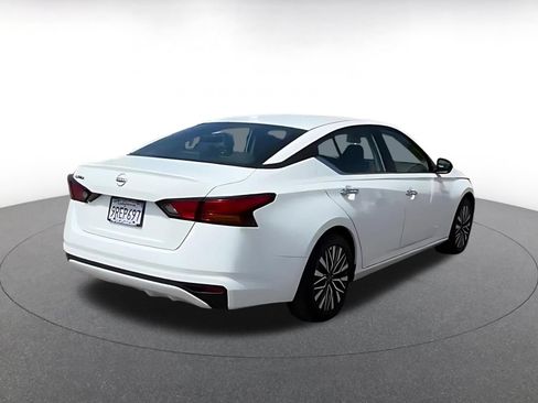Used 2025 Nissan Altima 2.5 SV FWD image 15