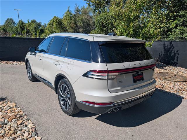 Used 2025 Lincoln Aviator AWD w/ Equipment Group 101A image 3