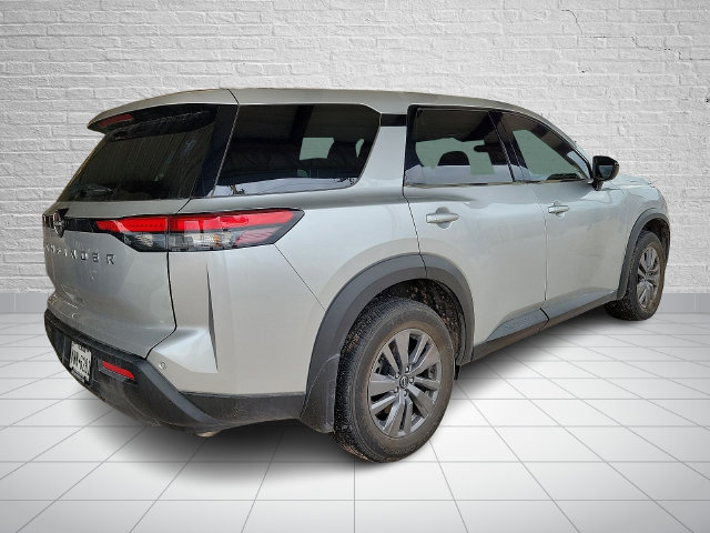 Used 2024 Nissan Pathfinder S FWD image 3