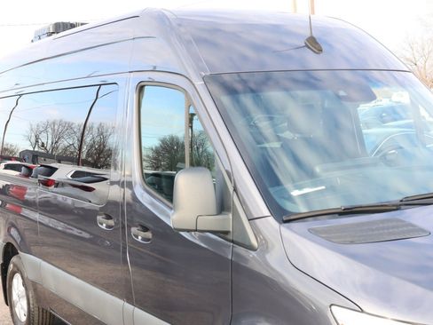 Used 2021 Mercedes-Benz Sprinter 2500 image 36