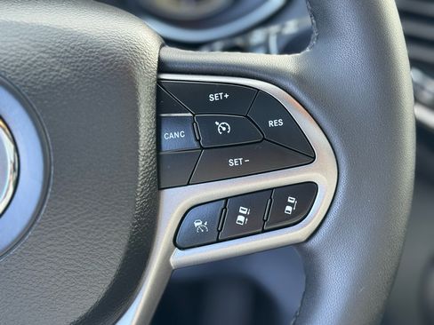 Used 2022 Jeep Cherokee Limited image 17