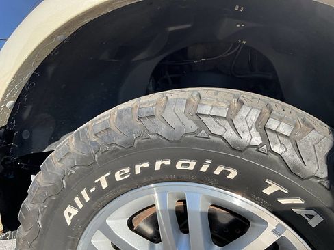 Used 2010 Ford F150 Lariat image 36