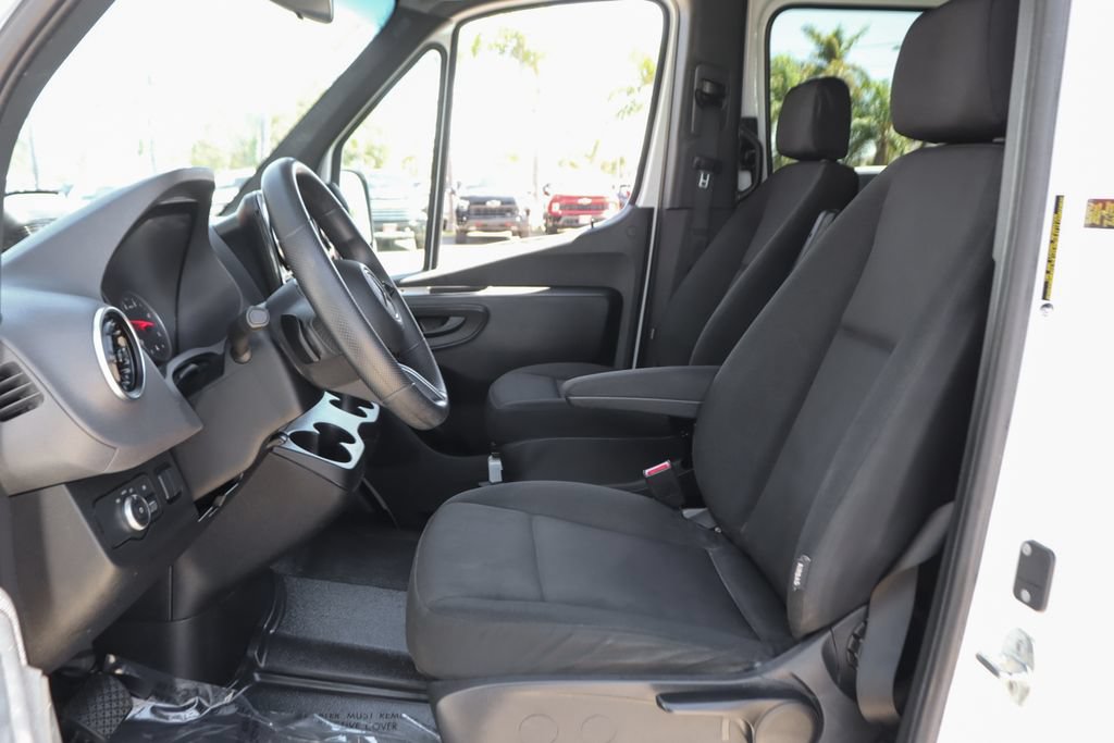 Used 2025 Mercedes-Benz Sprinter 2500 image 25