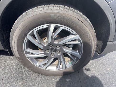 Used 2025 Lincoln Corsair AWD w/ Equipment Group 101A image 13