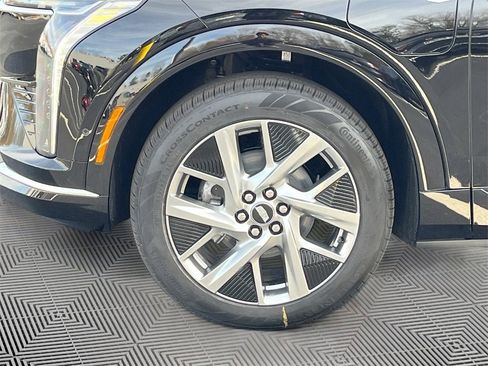 New 2026 Cadillac Optiq Luxury 1 image 31