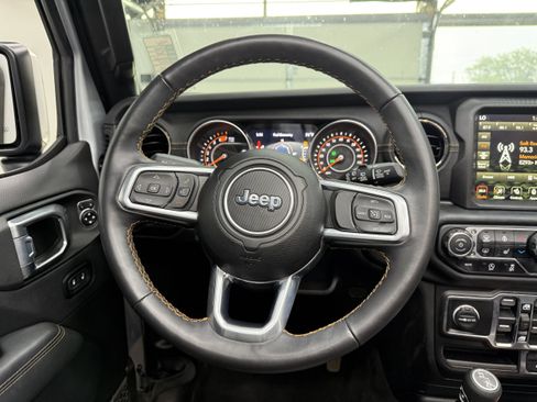 Used 2023 Jeep Wrangler Unlimited Sahara AWD/4WD image 15
