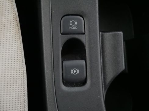 Used 2023 Toyota Corolla LE image 29